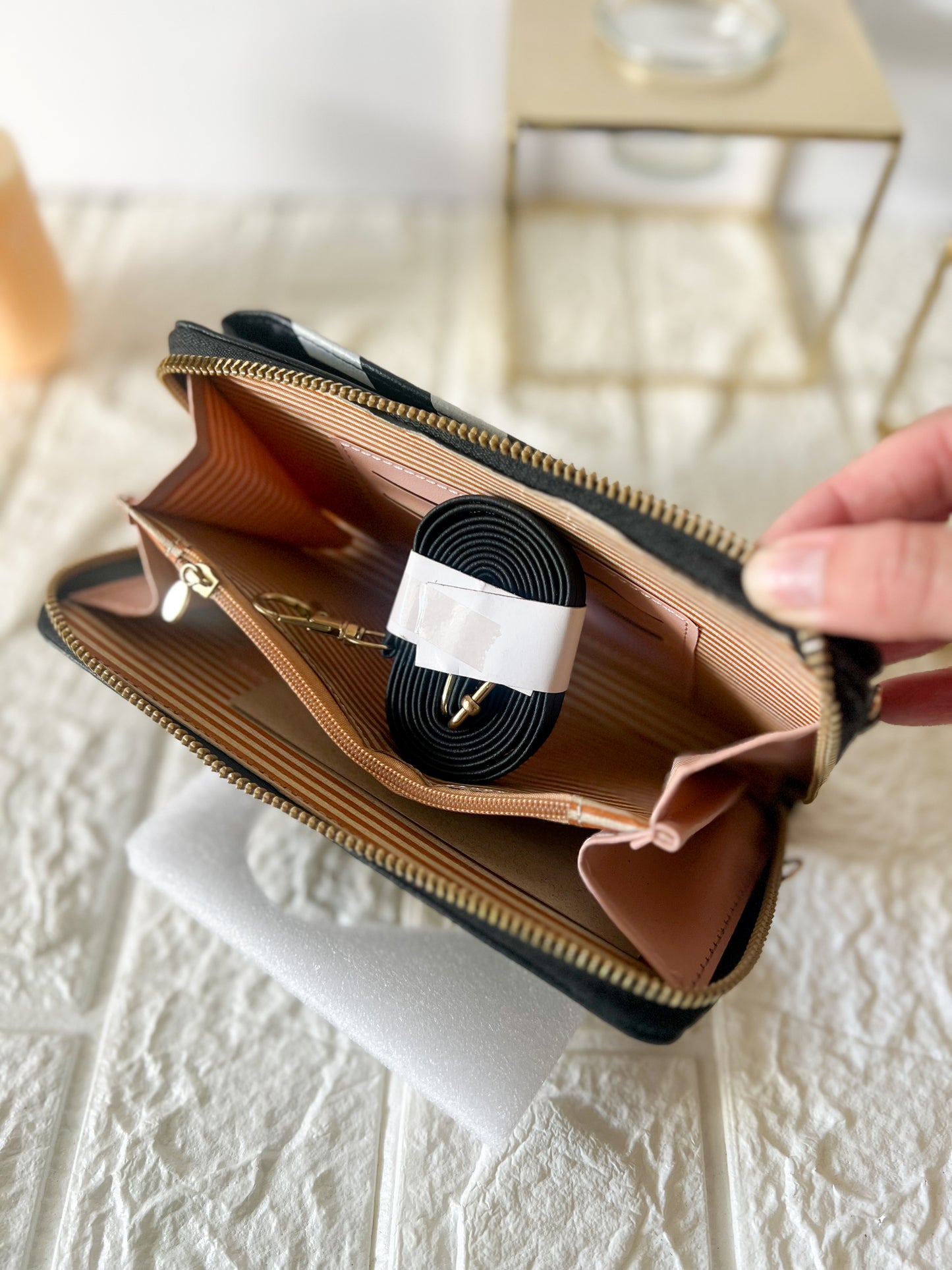 Billetera y porta celular negro