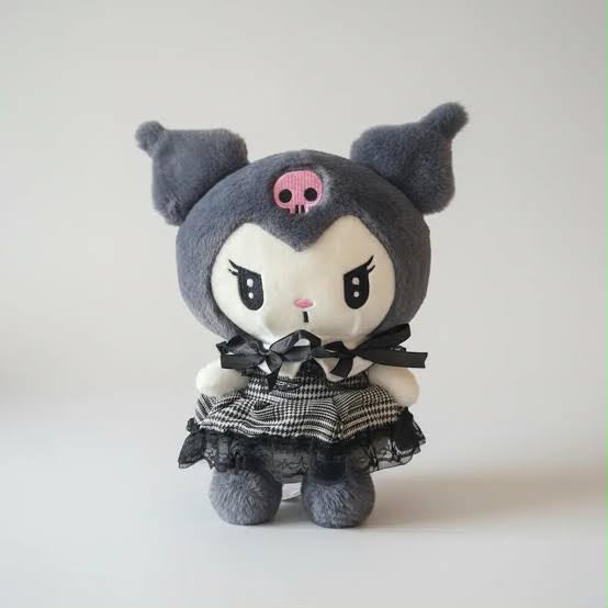 Peluche Kuromi con vestido