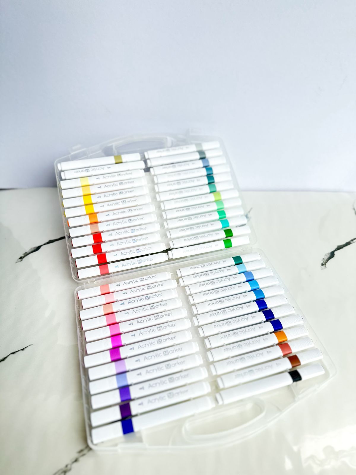 Set de marcadores acrilicos punta redonda